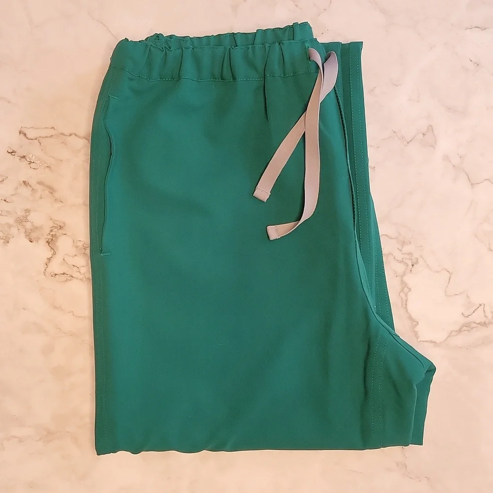 Figs Technical Collection Men's extra small green scrub pants